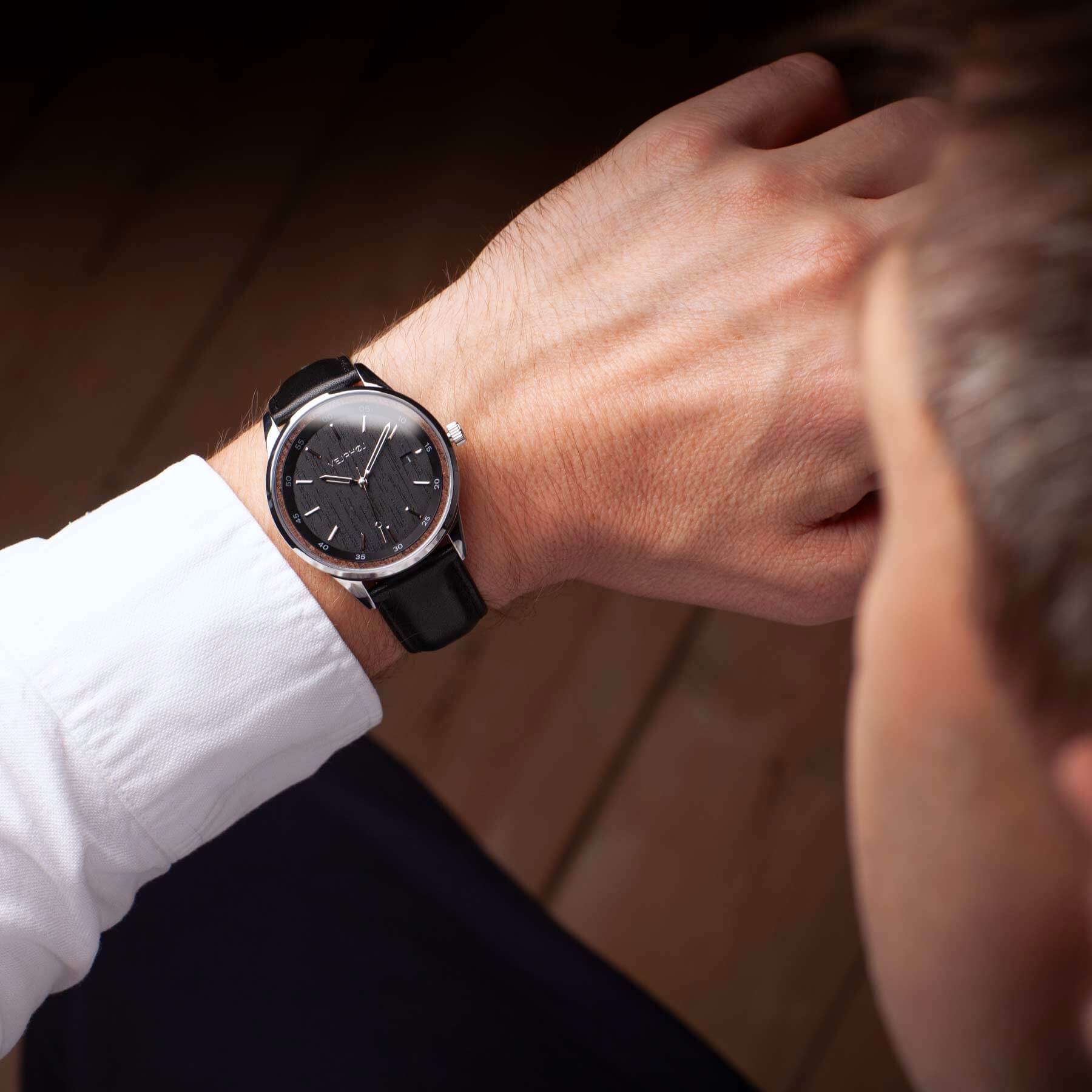 VEJRHØJ a05 dark walnut wrist shot