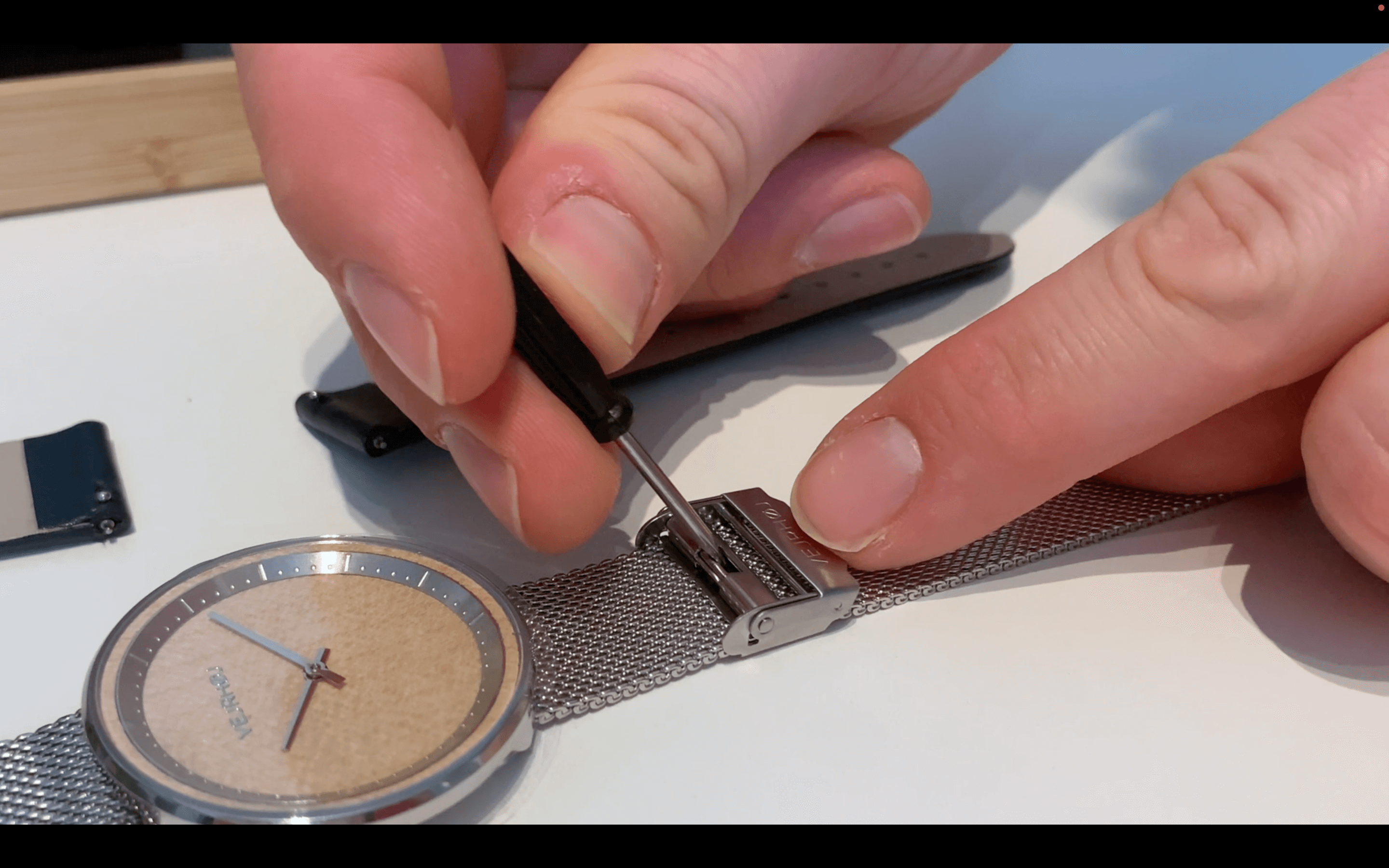 How to adjust the length of your mesh band