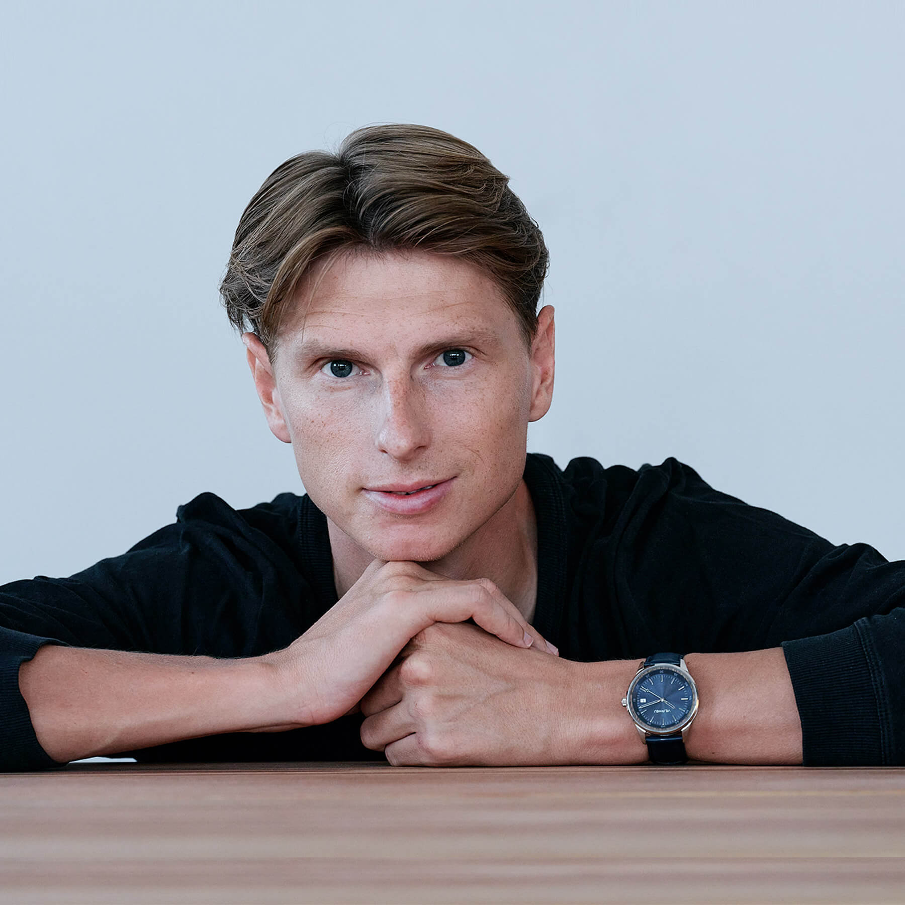 Soccer Player Kasper Junker wearing a blue automatic watch while starting into the kamera