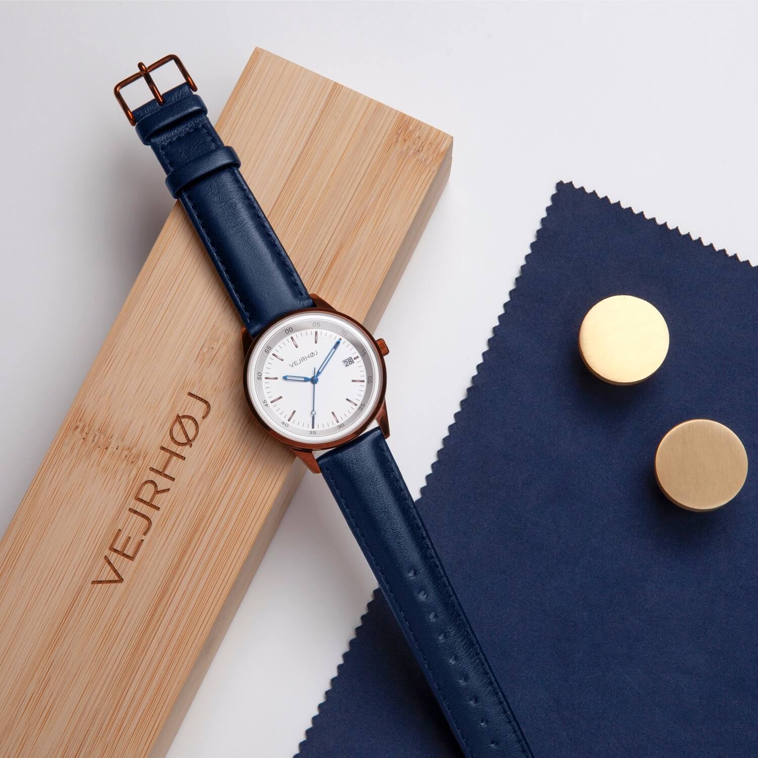 A06 | white | blue (automatic)