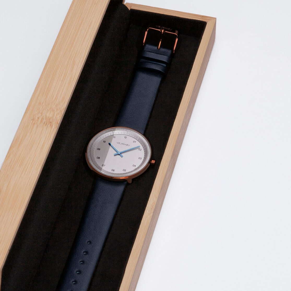 ARCTIC blue] Men's watch placed inside a bamboo box, white dial with blue hands.