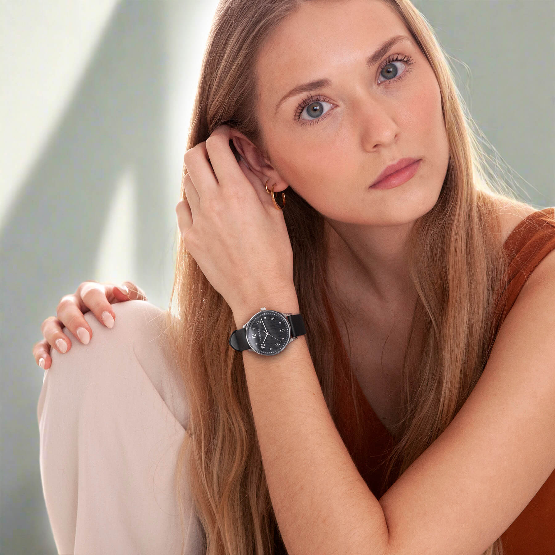 VEJRHØJ Petite Royal black with leather strand worn by Woman on a blurred background