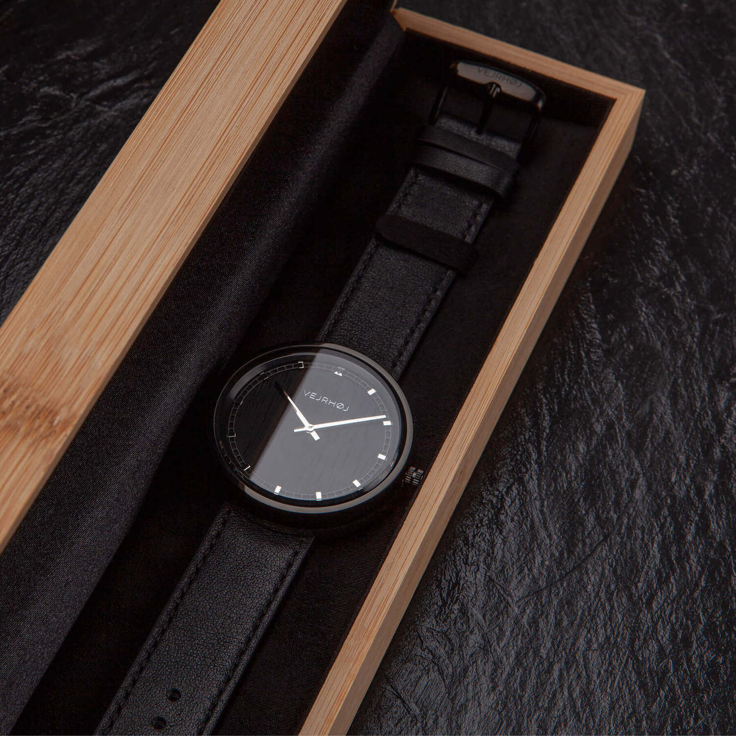 men's black watch in VEJRHØJ wooden box 